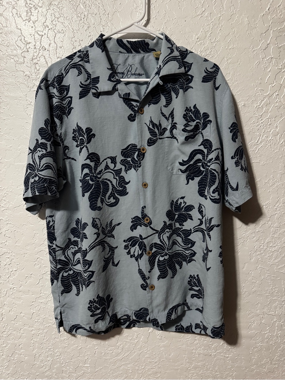 Tommy Bahama 100% Silk Hawaiian Floral Shirt
Men’s size medium